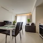 Mercury 438-2x Pool Cards Access & Shopping Mall Appartement